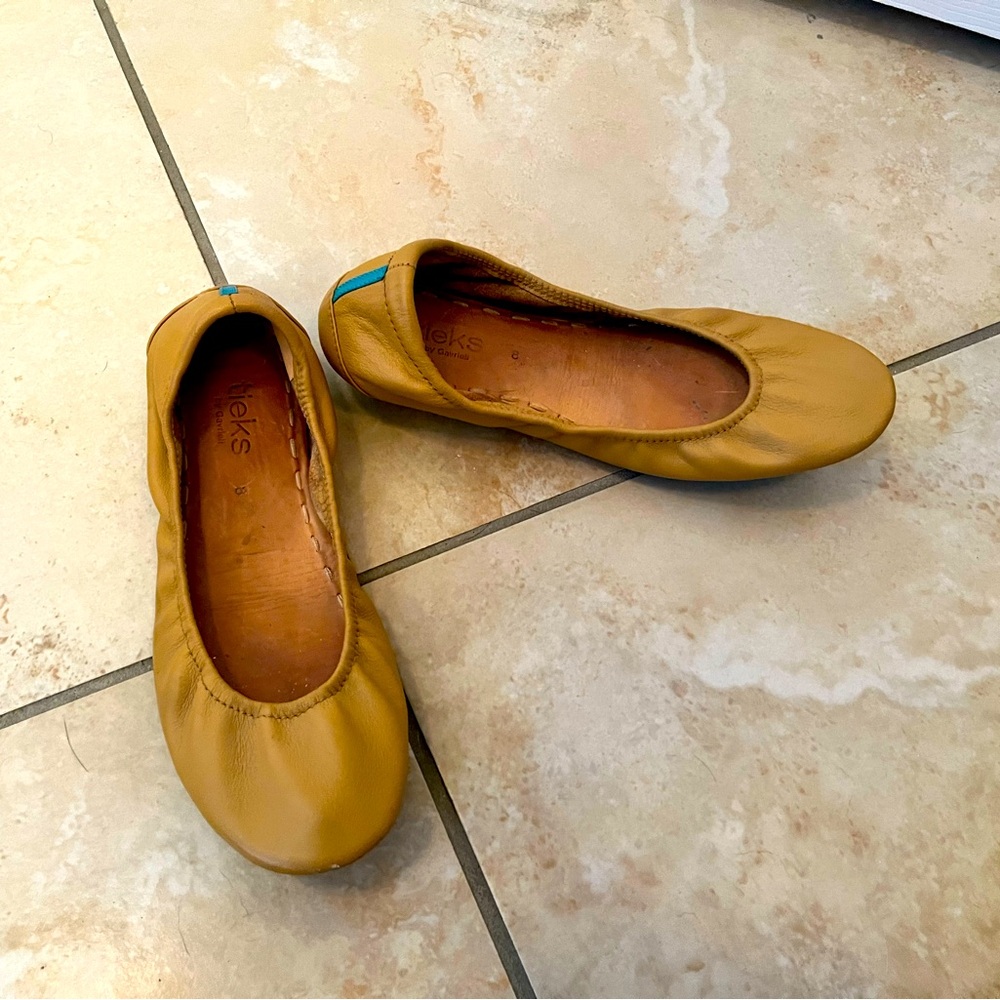 Size 8 camel Tieks